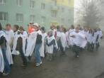 Žáci v ulicích Kladna, kde se zapojili do pochodu proti kouření v rámci Mezinárodního nekuřáckého dne [nové okno]